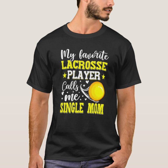 Min favoritspelare i Lacrosse ringer mig en Mamma  T Shirt (Framsida)