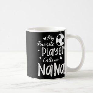 Min favoritspelare kallar mig Nana fotbollsspelare Kaffemugg