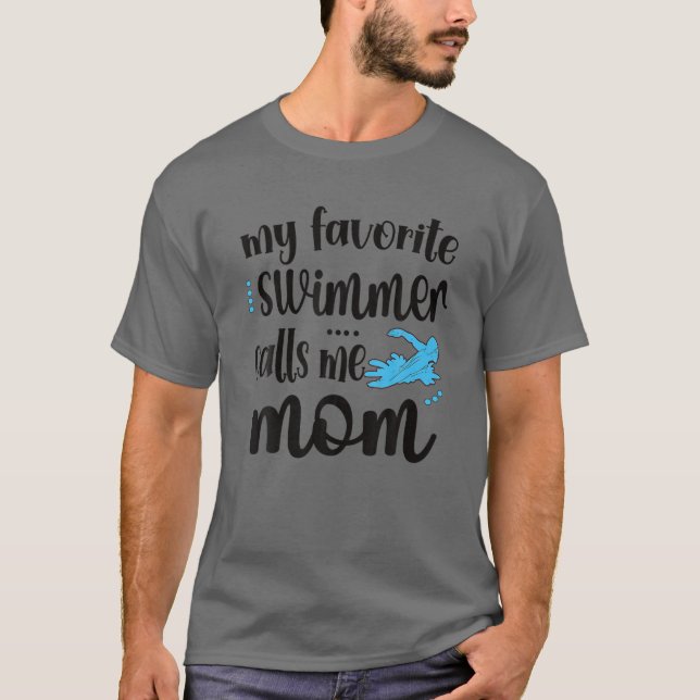 Min favoritsvimmer kallar mig Simma Mamma Swimming T Shirt (Framsida)