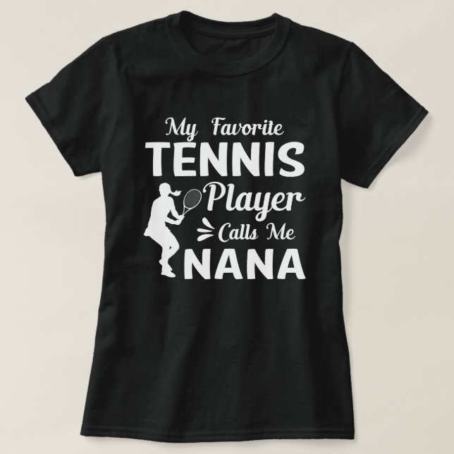 Min favorittennis Player ringer mig NANA T Shirt (Design framsida)