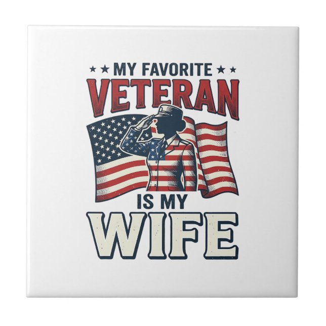 Min favoritveteran är min fru Patriotisk t-shirt D Kakelplatta (Framsidan)