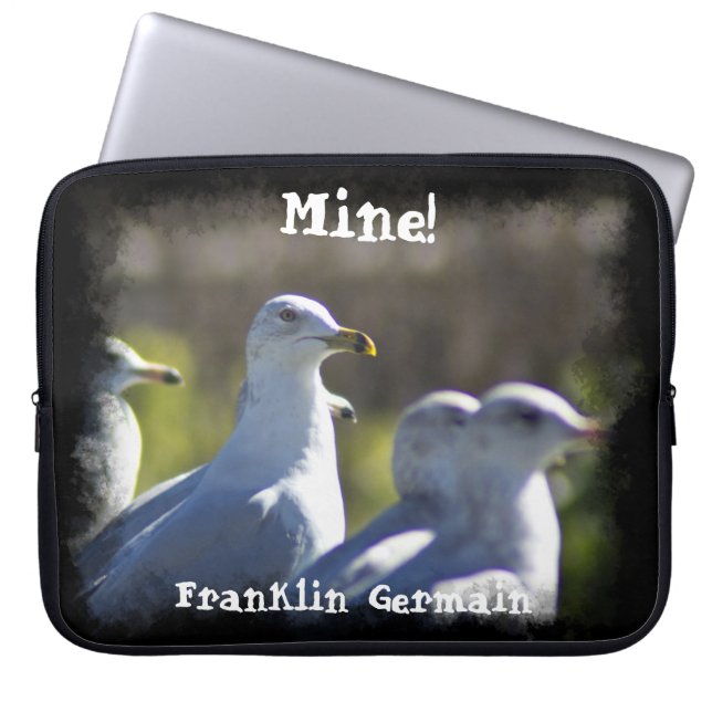 Min! Fiskmås vid Rail Black Kant Laptop Sleeve (Framsidan)