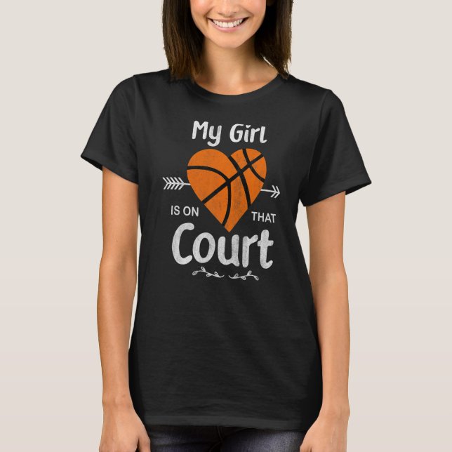 Min flicka är på den där domstolen Cute Basketball T Shirt (Framsida)