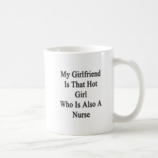 Min flickvän är den varma flicka som är också en kaffemugg