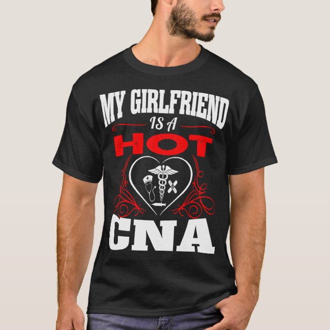 Min flickvän är en Hett Cna Valentine T Shirt (Framsida)