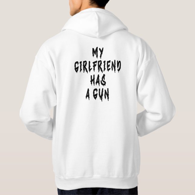 Min flickvän har en gun hoodie (Baksida)