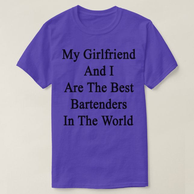 Min flickvän och jag är de bästa bartender-enheter t shirt (Design framsida)