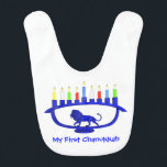 Min första Chanukkah Blue Lejon Menorah Hakklapp<br><div class="desc">Den har en lejon Chanukkah-menorah med alla åtta ljus och schampasbränningen. Anpassadet där det står "My First Chanukkah". Chanukkah är Ljus festival mitt i vintern.</div>