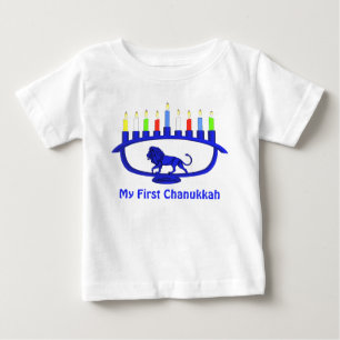 Min första Chanukkah - Blue Lejon Menorah Tee