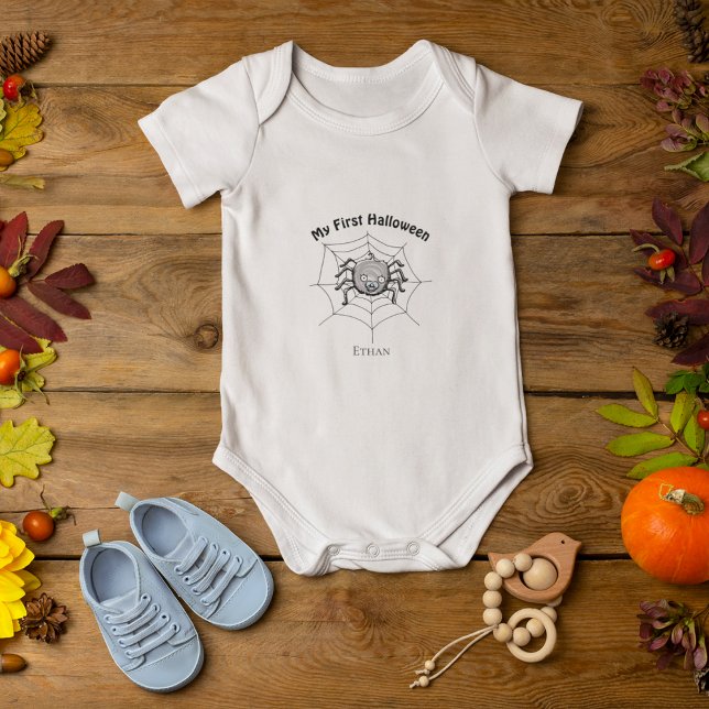 Min första Halloween Cute Spider Personlig Boy T Shirt (Cute Personalized Baby Name "My First Halloween" Baby Boy Bodysuit. Hand-Drawn Cute Spider on Web.)