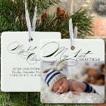 Min första julfoto-Elegant Calligraphy Ceram Julgransprydnad Keramik<br><div class="desc">Min första prydnadssymbol för julfoto som du kan anpassa med ditt favoritfoto och din anpassningsbar på baksidan. Elegantens typografiska design med min första jul i snabb kalligrafi och klassiskt tryck. Det är lätt att anpassa många tillfälle till kostym, till exempel Min första jul med baby födelsestatus eller Min första jul...</div>