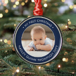 Min första julmoderna Baby-fotomarin och vit Julgransprydnad Metall<br><div class="desc">Gratulera till den nyaste familjemedlemmens enkla glädjeämnen med ett marint blått och vitt foto på nyfödd bebis-pojken runt metall ornament. Formuleringar och bild på den här mallen är enkla att anpassa. "Min första jul"-citat är lätt att byta i fodral, det behövs för ett annat tillfälle. (IMAGE & TEXT DESIGN TIPS:...</div>
