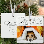 Min första Julpettfoto Elegant Calligraphy Julgransprydnad Keramik<br><div class="desc">Min första julomgång tar fotoprydnadsföremål som du kan anpassa med ditt favoritfoto och din anpassningsbar på baksidan. Elegantens typografiska design med min första jul i snabb kalligrafi och klassiskt tryck. Hela texten,  förutom min första jul,  är redigerbar.</div>