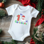 Min första jultypografi Cute Santa T Shirt<br><div class="desc">Min första jultypografi Cute Santa Flicka Baby-dräkt innehåller texten "Min första jul" i modern manustypografi accentuerad med en festive Santa. Perfektens julklapp till pojke eller flicka. Skapat av Evco Studio www.zazzle.com/store/evcostudio</div>