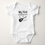 Min första Land Music Shirt Baby Bodykostym T<br><div class="desc">Baby First Land Music shirt. Roligt för en Land Music som älskar ny pappa, mamma eller föräldrar. Min första Land Music-skjorta med gitarr och musik noter. En unik gåva till babyduschar, födelsedagar, nyfödda, bara för att det är roligt eller någon annan baby tillfälle. Finns även i vit text för mörkare...</div>