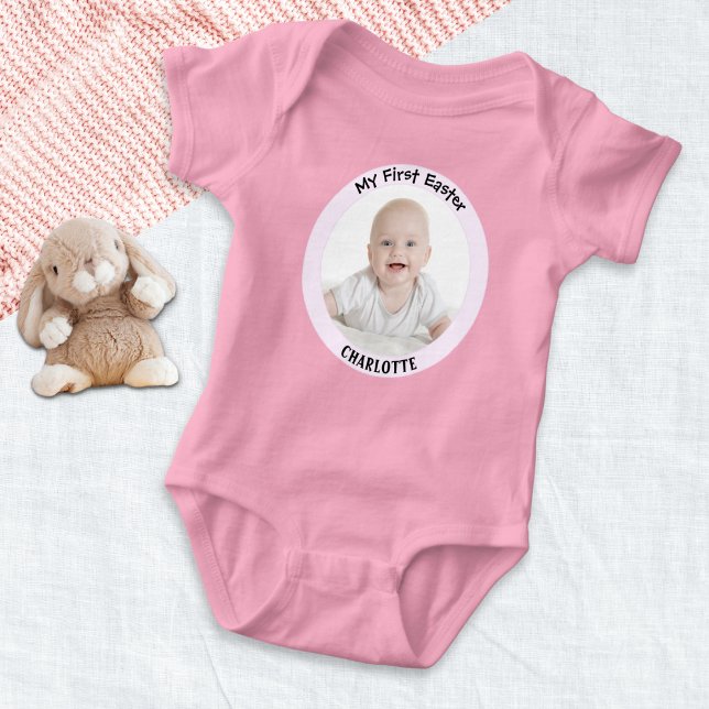 Min första påsk Foto Söt rosa T Shirt (A cute bodysuit for baby's first Easter, with custom photo in a pink 'frame' and baby's name)