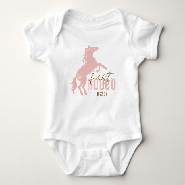 Min Första Rodeo Babyblus – Rosa Western 1:a födel T Shirt (Framsida)