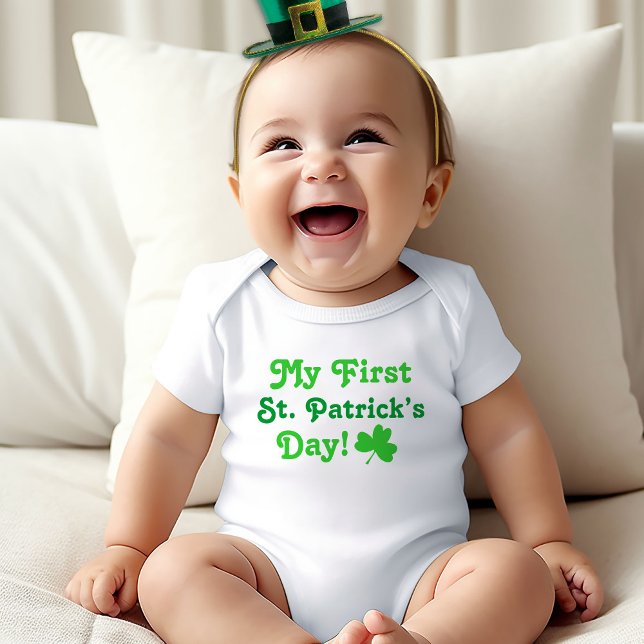 Min första St. Patrick's Day gröna Shamrock T-shirt (Skapare uppladdad)