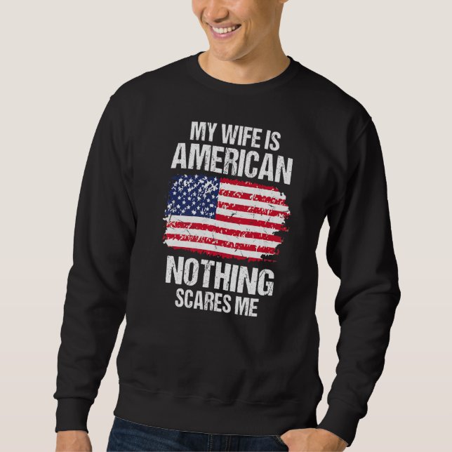 Min fru är amerikansk ingenting Skrämmer mig. Lång Ärmad Tröja (Framsida)