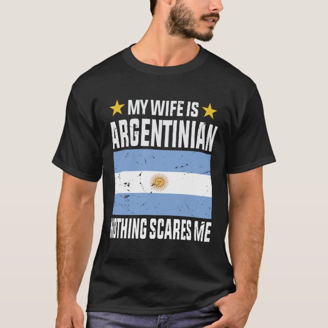 Min fru är argentinsk, inget skrämmer mig t shirt (Framsida)