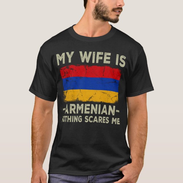 Min fru är armenisk Inget Skrämmer mig Make T Shirt (Framsida)