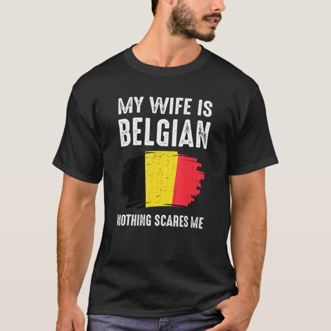 Min fru är belgisk ingenting Skrämmer mig Pride i  T Shirt (Framsida)