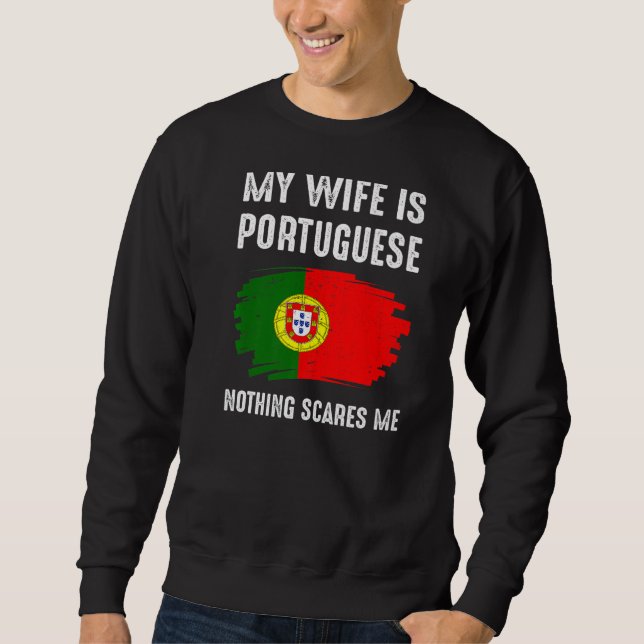 Min fru är det portugisiska Pridet Flagga Lång Ärmad Tröja (Framsida)