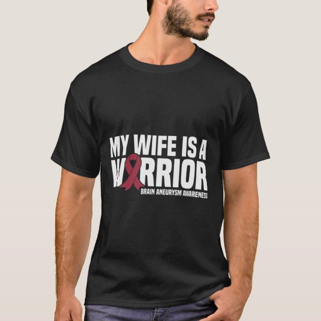 Min fru är en kriare Brain Aneurysm-medvetenhet T Shirt (Framsida)