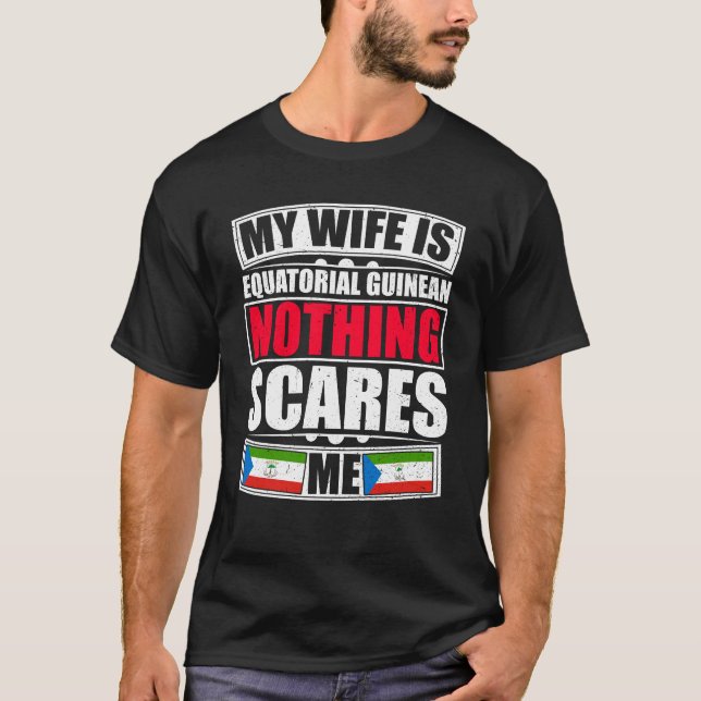Min fru är Equal GUINEAN Ingenting Skrämmer mig T Shirt (Framsida)