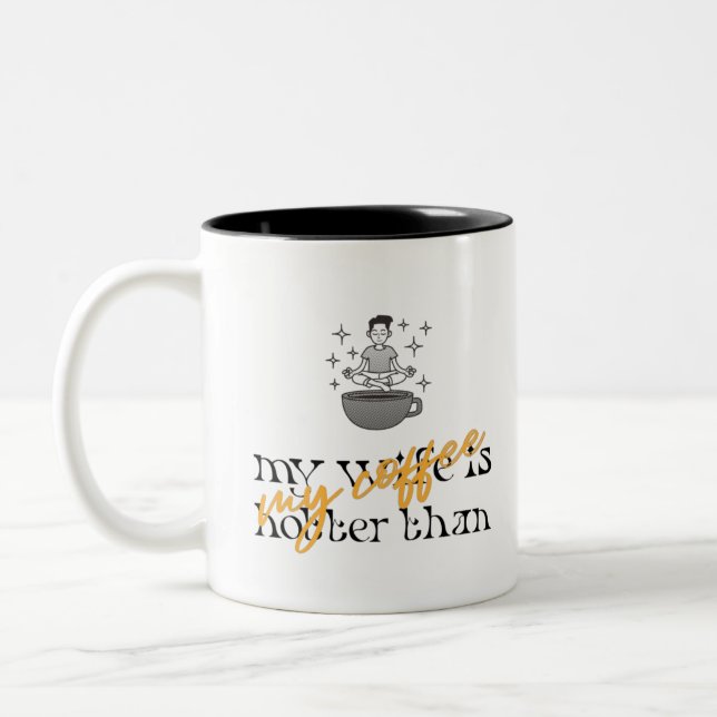 Min fru är hetare än mitt kaffe Två-Tonad mugg (Vänster)