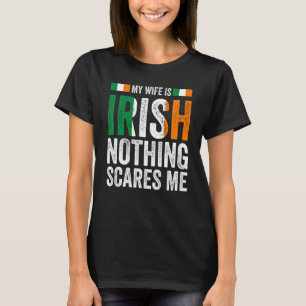 Min fru är irländsk ingenting skrämmer mig Irland T Shirt