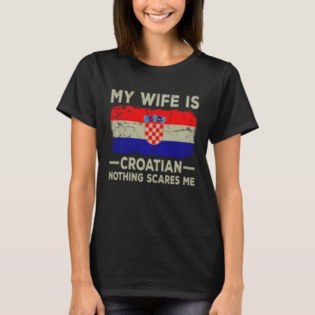 Min fru är kroatisk Inget Skrämmer mig Make T Shirt (Framsida)