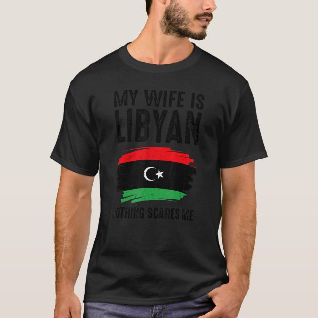 Min fru är libysk Inget Skrämmer mig Pride Libyen T Shirt (Framsida)