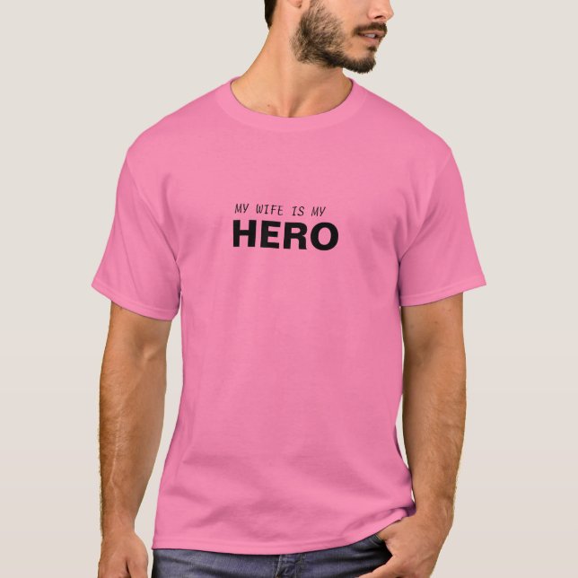 MIN FRU ÄR MIN HERO-/BREASTCANCERÖVERLEVANDE T-SHIRT (Framsida)