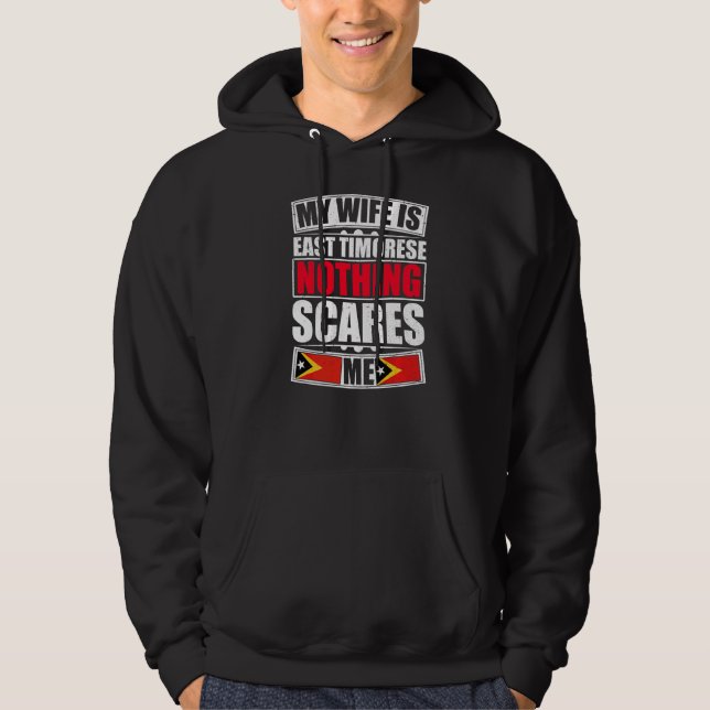 Min fru är Öster Timorese Inget Skrämmer mig Öster Hoodie (Framsida)
