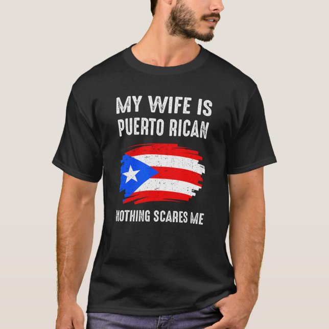Min fru är Puerto Rican Inget Skrämmer mig Puerto  T Shirt (Framsida)