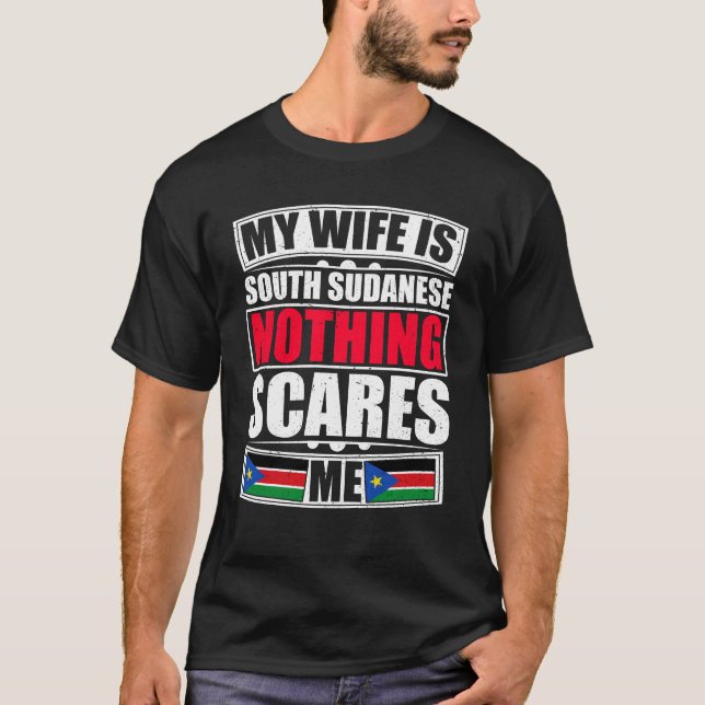 Min fru är Sydsudan.. Inget Skrämmer mig. T Shirt (Framsida)