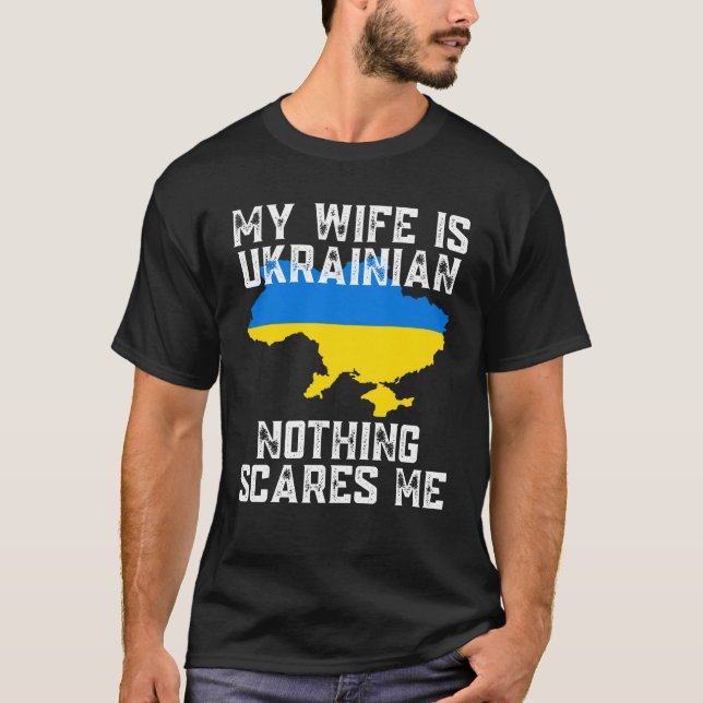 Min fru är ukrainsk Inget Skrämmer mig T Shirt (Framsida)