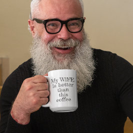 Min fru är värd mer än den här kaffetypgrafin kaffemugg
