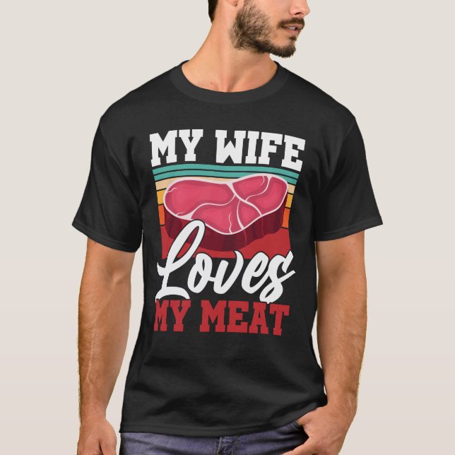 Min fru Kärlek Min Kött BBQ Grilling Älskare T Shirt (Framsida)
