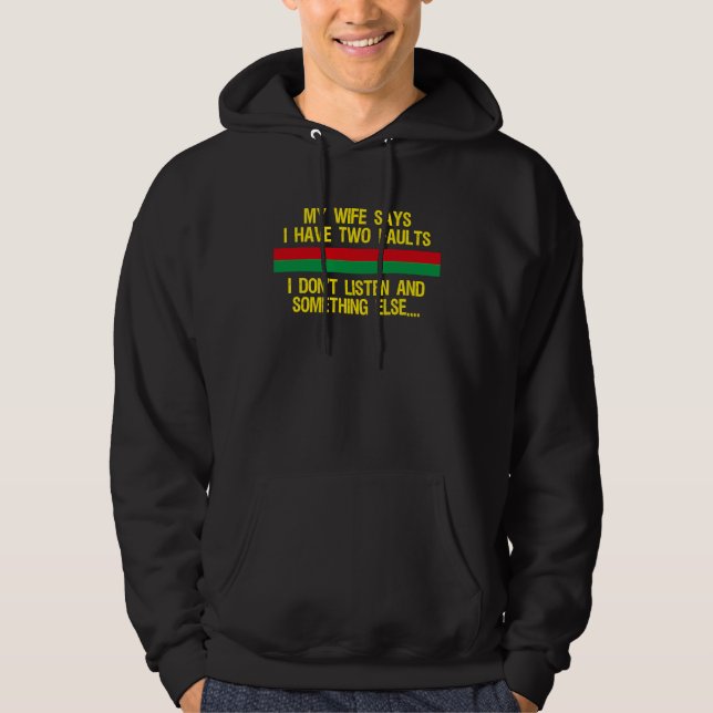 Min fru säger att jag bara har två fel jag lyssnar hoodie (Framsida)
