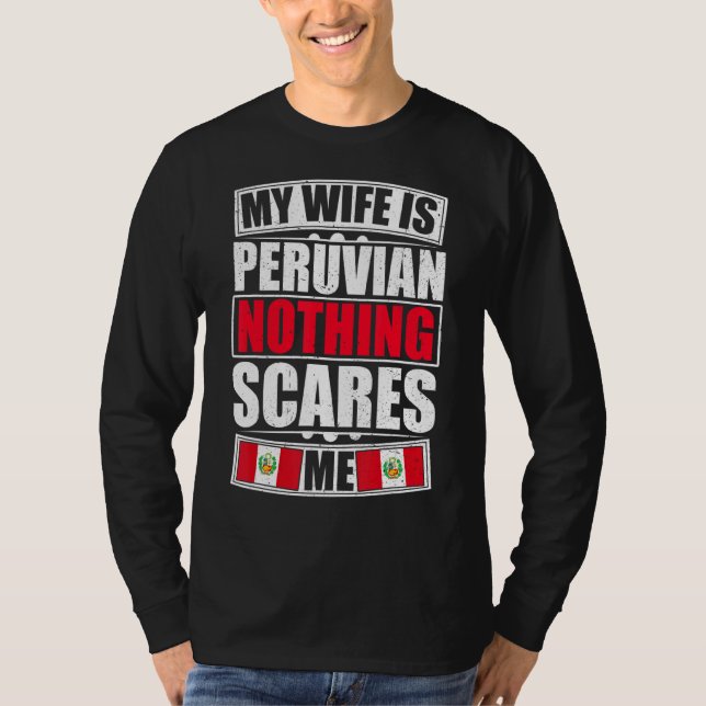 Min fru Skrämmer Perus Flagga. T Shirt (Framsida)