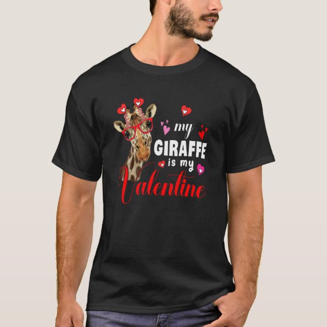 Min Giraffe är min Valentine Giraffe Sunglass Hear T Shirt (Framsida)