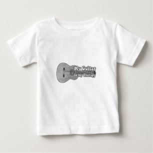 Min gitarr är min terapi. t shirt