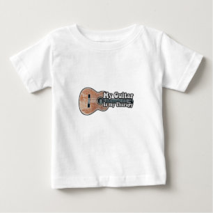 Min gitarr är min terapi, vintage brunguitar. t shirt