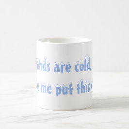 Min händer är den kalla muggen kaffemugg