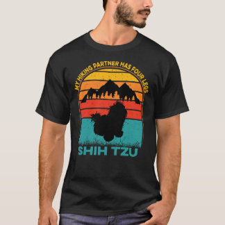 Min Hiking-partner har fyra Ben Shih Tzu T Shirt