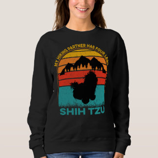 Min Hiking-partner har fyra Ben Shih Tzu T Shirt