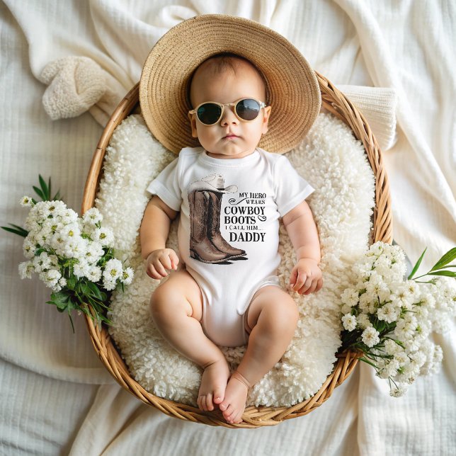 Min hjälte har cowboy boots t shirt (Skapare uppladdad)