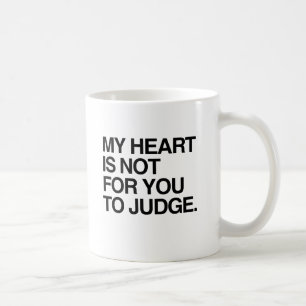 MIN HJÄRTA ÄR INTE FÖR DIG ATT DÖMA.png Kaffemugg